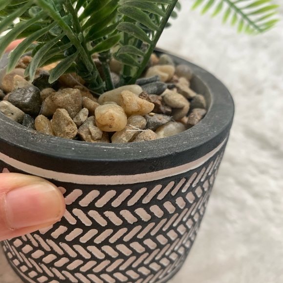 Mini faux fern palm tree plant with tribal vase - Picture 3 of 7